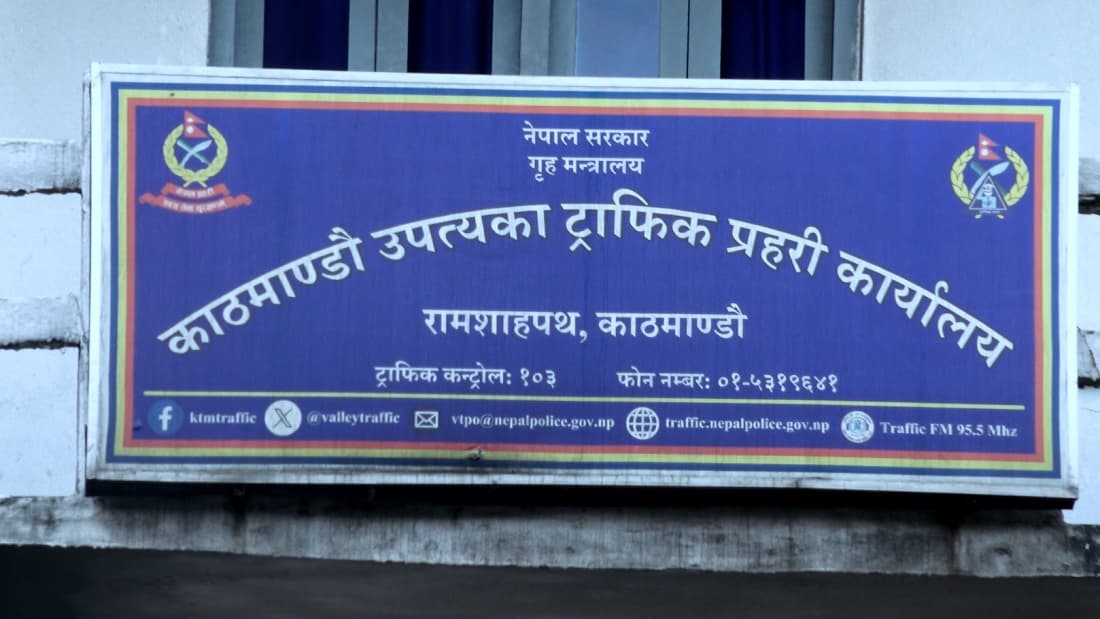 चोरी भएको ट्याक्सी फेला पारी ट्राफिक प्रहरीद्वारा हस्तान्तरण