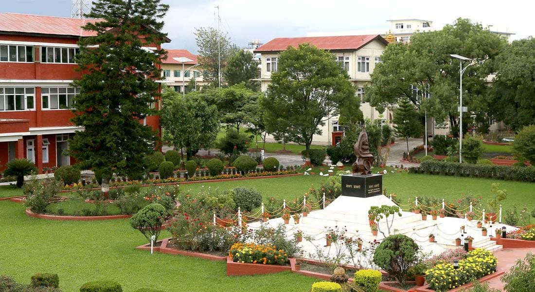 जाँचबुझ आयोगका सिफारिस कार्यान्वयनका लागि गृहमन्त्री र प्रहरी प्रमुखहरु कानुनी परामर्शमा