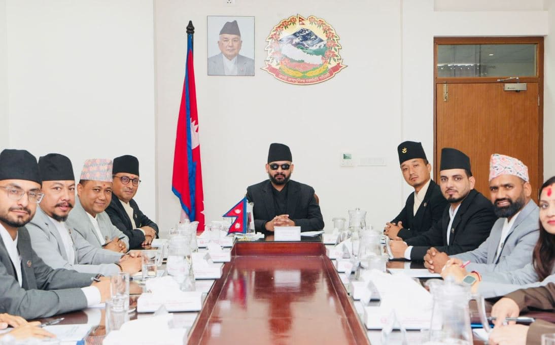 प्रशासनिक सुधारका लागि दलीय ट्रेड युनियन खारेज गर्दै  सरकार, सेवा प्रवाहको झन्झट पनि  हटाउने