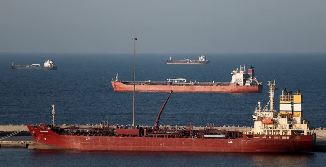 किन सहज छैन होर्मुज मार्ग जहाजहरूका लागि ? यस्तो छ इरानी सेनाको भूमिका