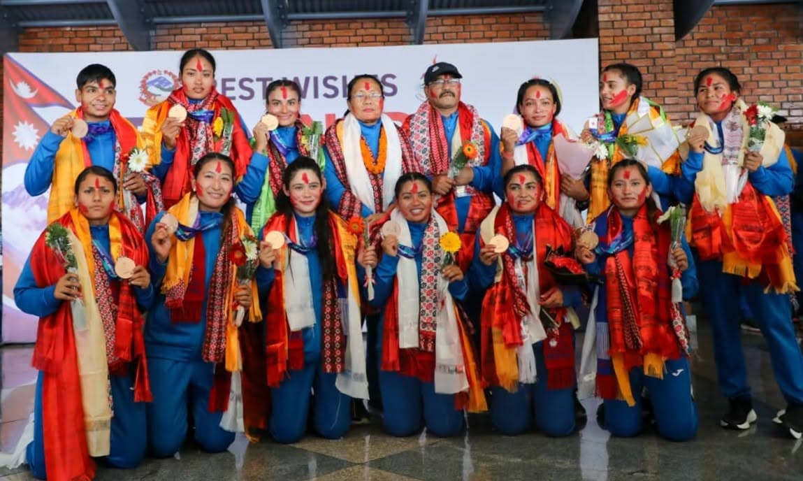 स्वदेश फर्कियो कांस्य पदक विजेता महिला कबड्डी टोली