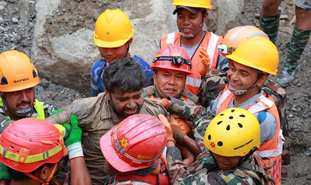त्रिशूली–३ ‘ए’को सुरुङबाट उद्धार गरिएका साह र महर्जनलाई पठाइयो काठमाडौं