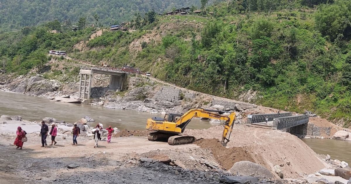 सुनकोशीको बेलिब्रिज झिकिएपछि स्थानीयलाई समस्या