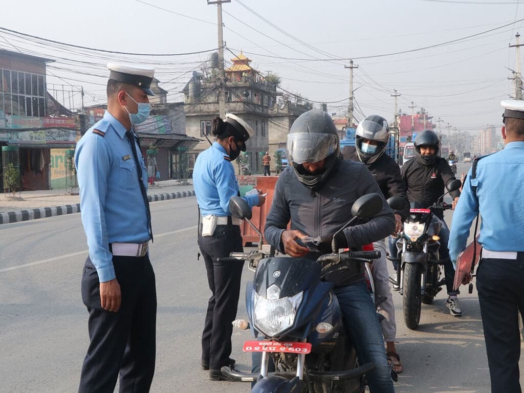 ट्राफिक कारबाहीबाट आठ लाख ५८ हजार राजस्व संकलन