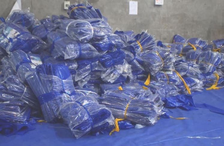 हतुवागढीद्वारा हुरीबतासपीडितलाई सय थान त्रिपाल वितरण