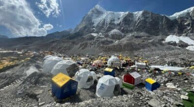 आरोहीको भीडले गुलजार सगरमाथा आधार शिविर