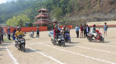 दुर्घटना न्यूनीकरणको सन्देश फैलाउन ‘बिस्तारै स्कुटर चलाउने’ प्रतियोगिता