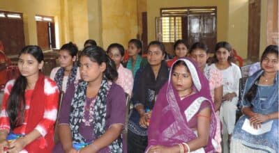 मिथिला ‘पेन्टिङ’ सिकाइमा जम्दै किशोरी