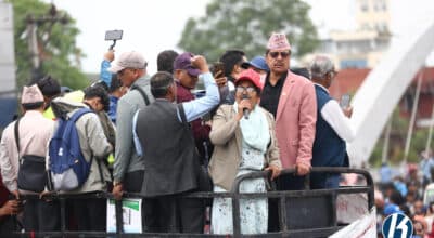 शिक्षकहरू २७ दिनदेखि सडकमै (तस्बिरहरू)