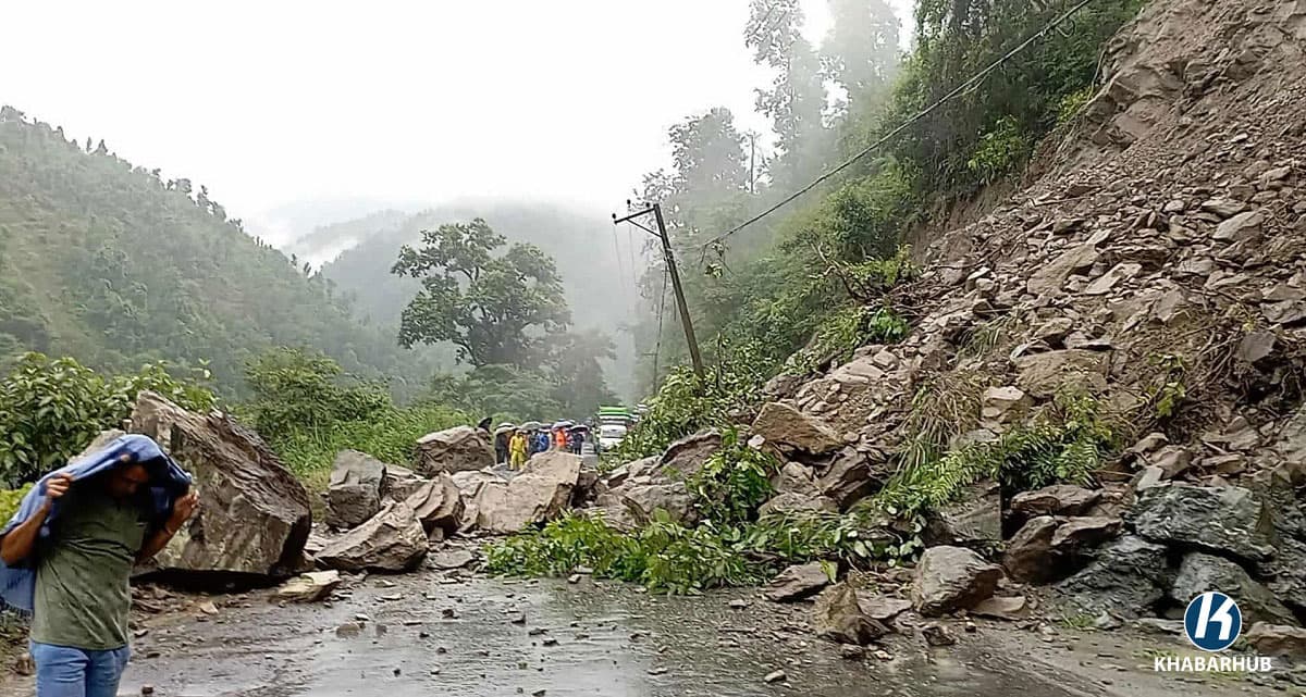 वर्षा र पहिरोका कारण देशभरका यी राजमार्ग पूर्ण रूपमा अवरुद्ध