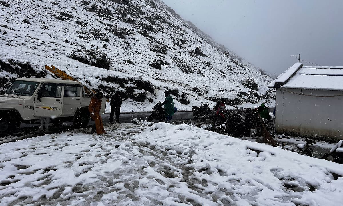 हिमपात र वर्षाले माथिल्लो मुस्ताङमा विद्युत् सेवा अवरुद्ध