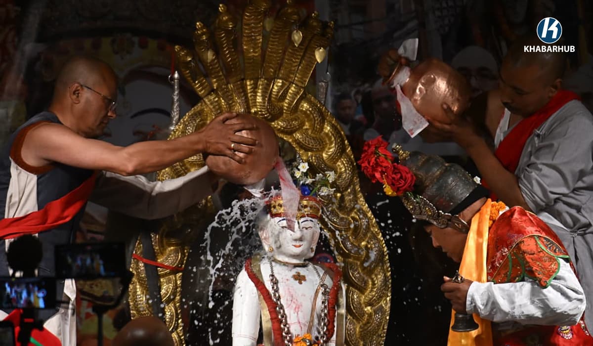 कुमारीको उपस्थितिमा सेतो मछिन्द्रनाथ स्नान (तस्बिरहरू)