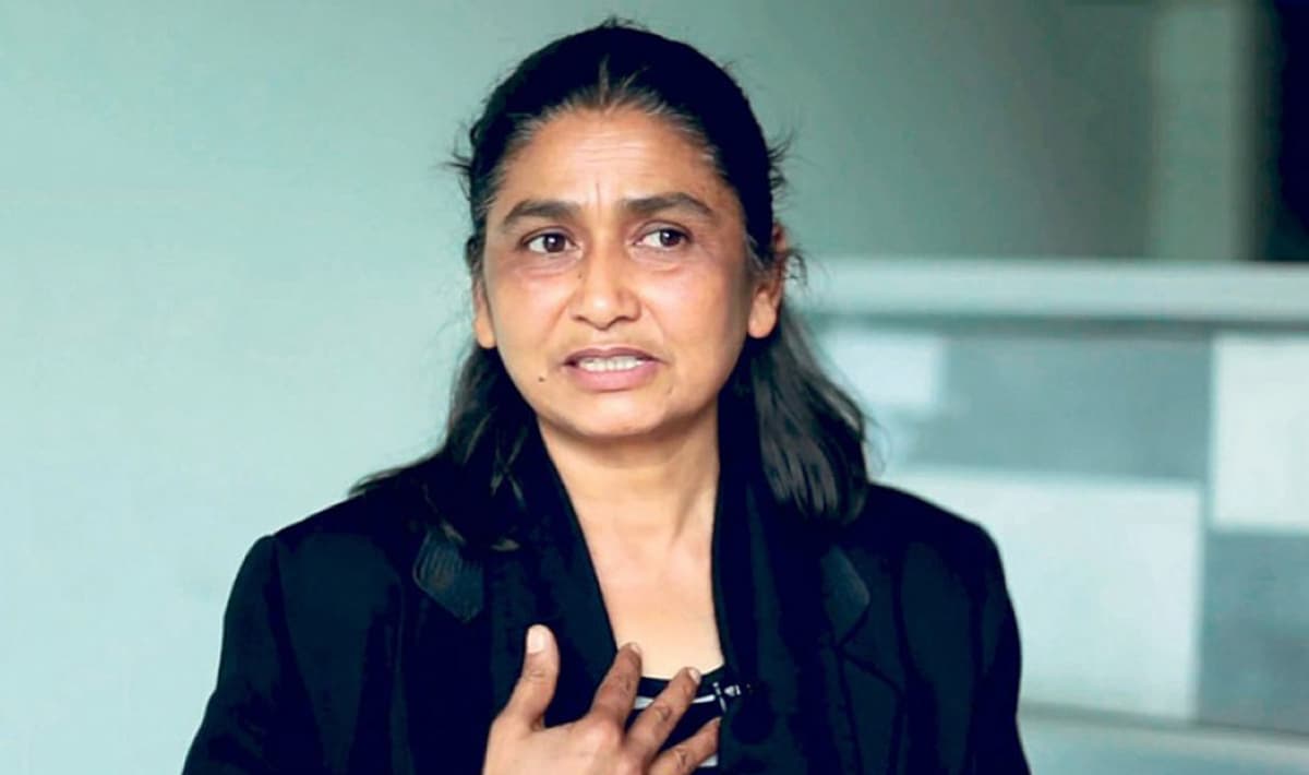 बिन्दा पाण्डेको प्रश्न- आफ्नो छोराछोरीलाई १६ वर्षमा बिहे गर्ने अनुमति दिनुहुन्छ ?