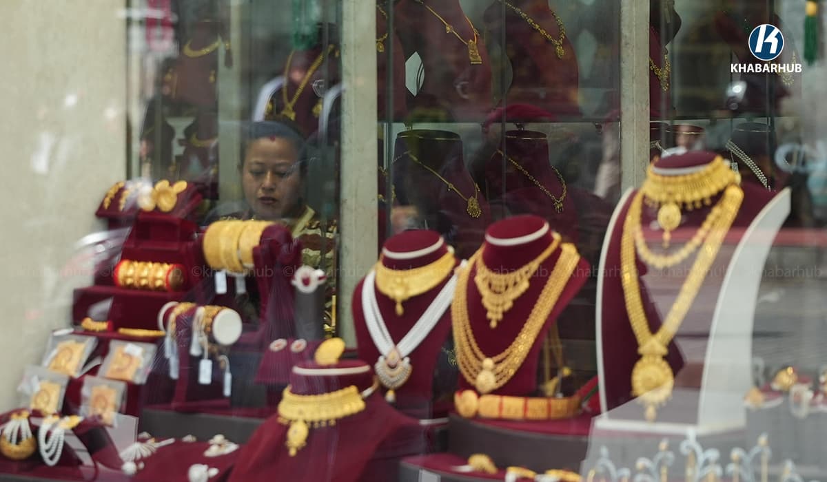 सुनको मूल्य घट्यो, कतिमा भइरहेको छ कारोबार ?