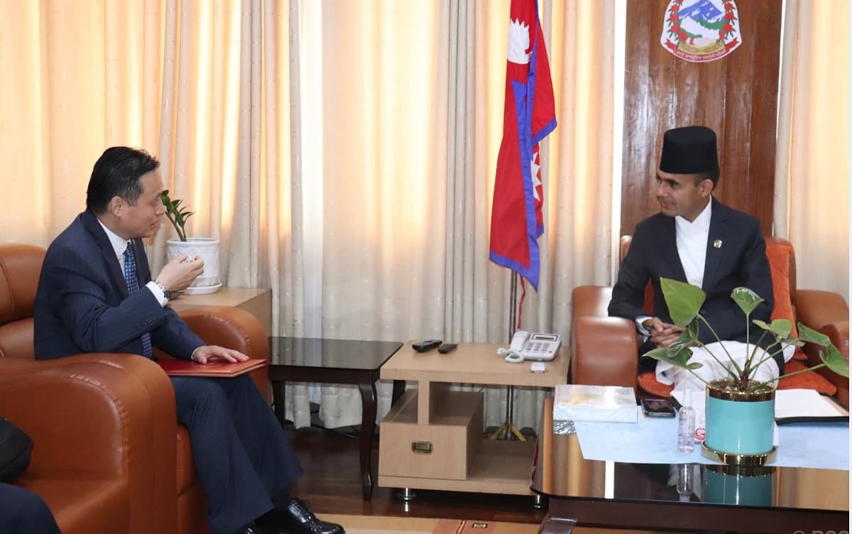 सञ्चारमन्त्री तिमिल्सिनासँग चिनियाँ राजदूतको भेटवार्ता