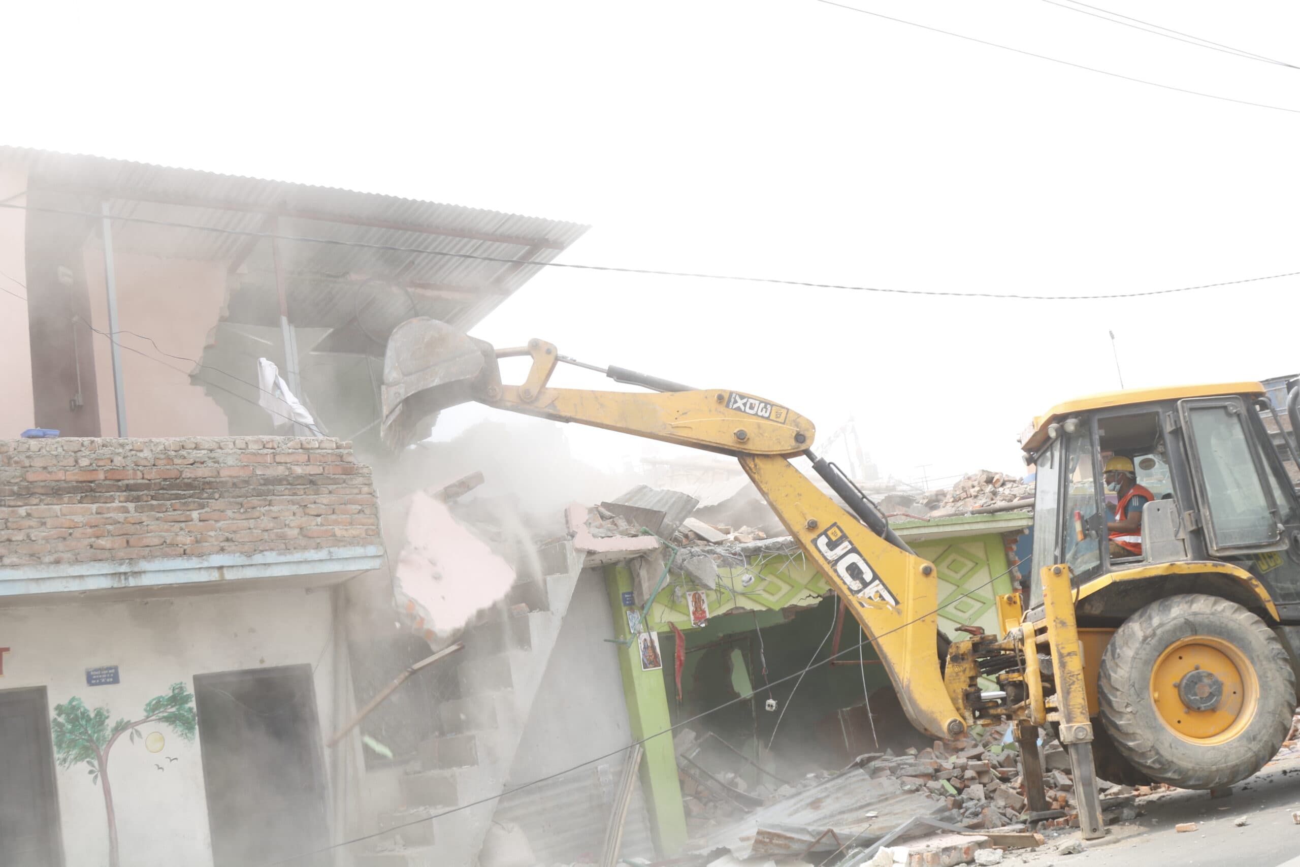 गैरीगाउँ–सिनामङ्गलमा घरटहरा हटाउने कार्य निरन्तर