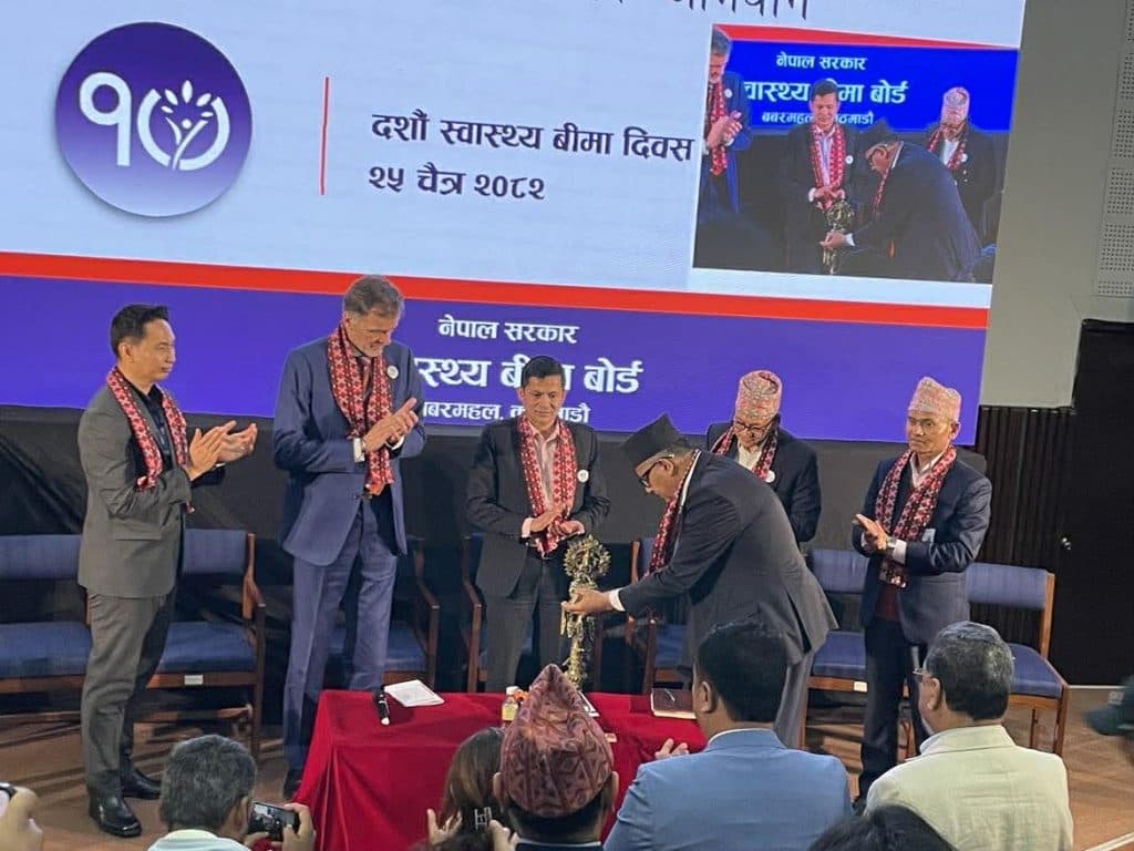स्वास्थ्य बीमामा १० वर्ष : विस्तारसँगै दिगोपन र नवीकरणमा चुनौती