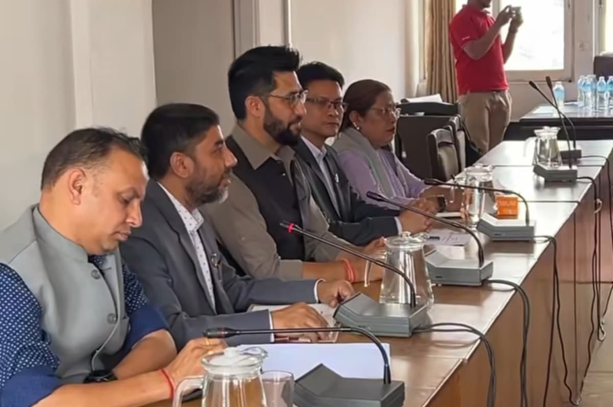 सांसदहरूलाई रास्वपाको निर्देशन : आफूलाई माननीय नभन्‍नू, कागजातमा पनि नलेख्नू