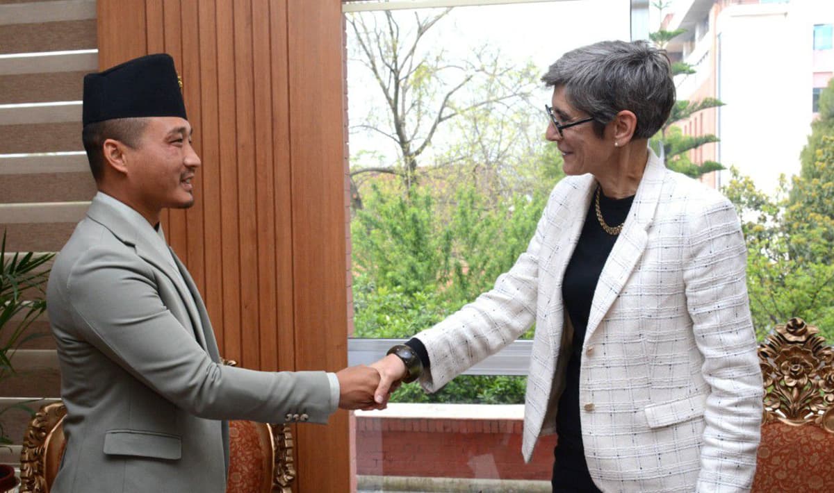 स्वीस बैंकमा नेपालीको पैसाबारे गृहमन्त्रीको चासो, राजदूत बोलाएर गरे छलफल