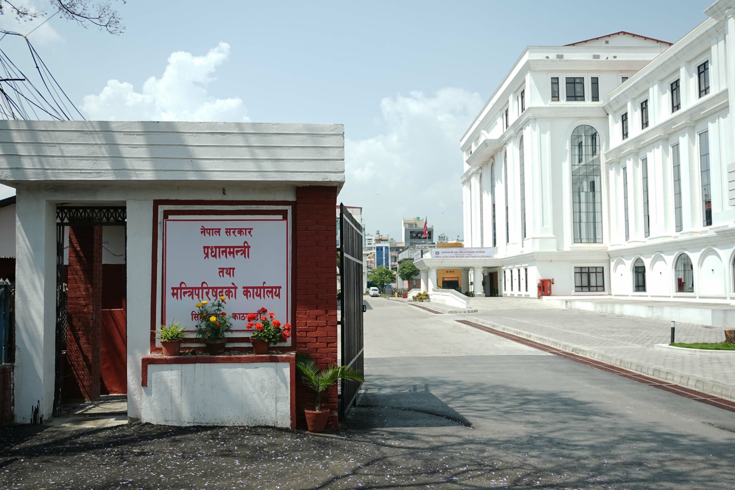 आइतबारको बिदाले सुनसान देखिएको सिंहदरबार (तस्बिरहरू)