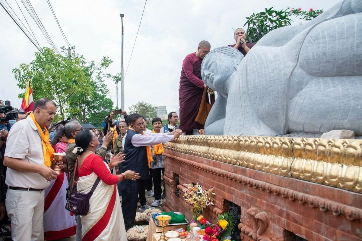 विष्णुमती नदी किनार कंकेश्वरी क्षेत्रमा वुद्धको प्रस्तर मूर्ति राखियो