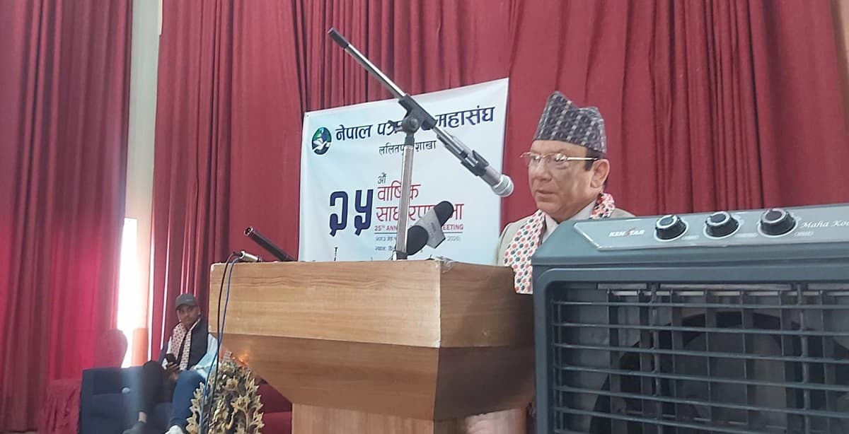 पत्रकारले कलमको शक्ति र लेखनको सार्थकतामा ध्यान दिनुपर्छ : पूर्वप्रधानन्यायाधीश राउत