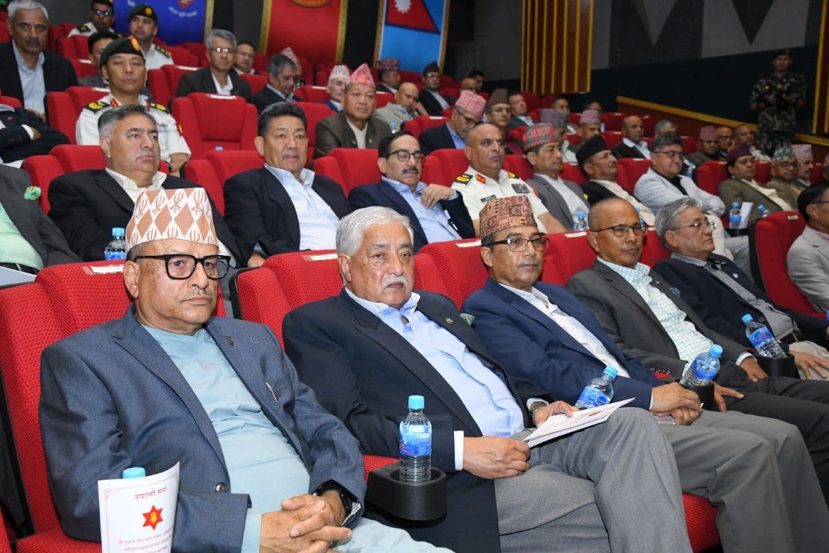जङ्गी अड्डामा पूर्वरथीहरुसँग अन्तरक्रिया