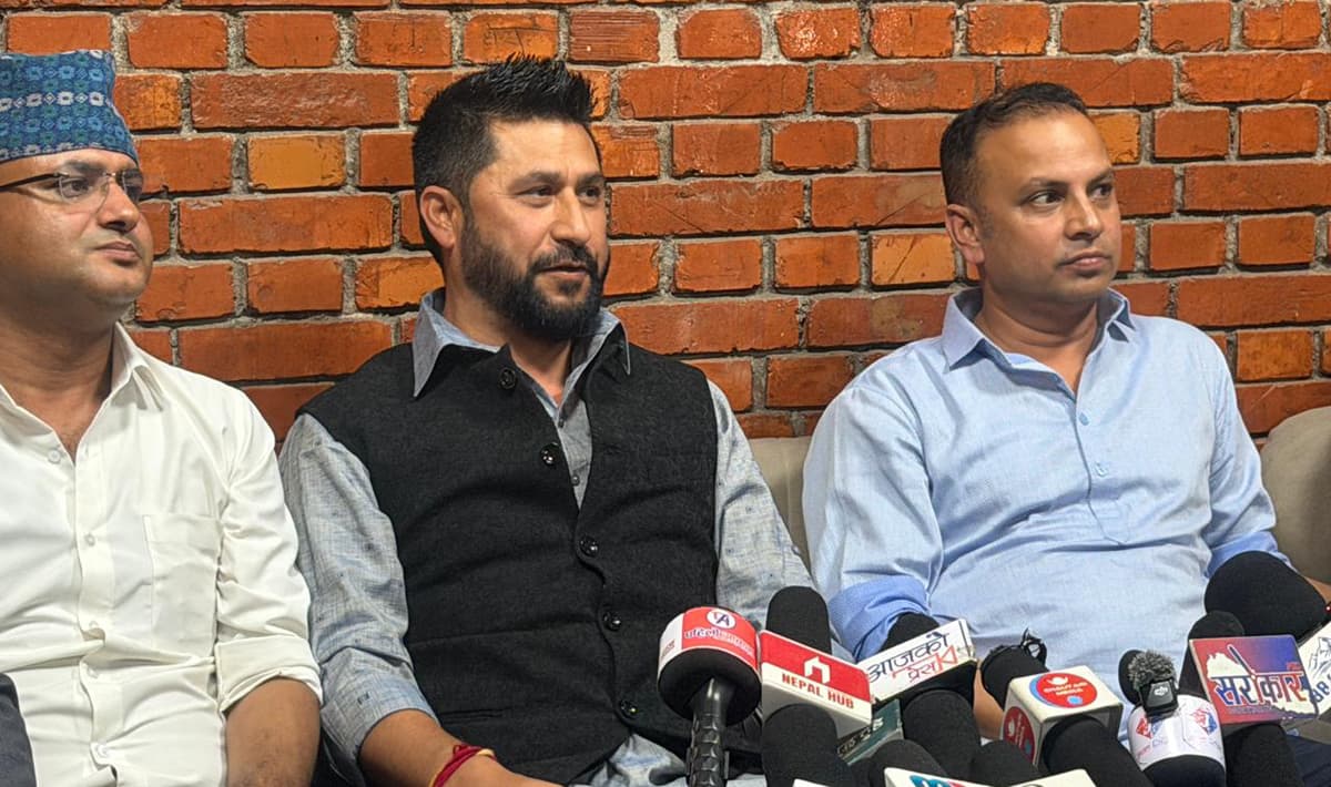 विपक्षीहरूलाई रविको सन्देश: संसारै पल्टेजसरी, सरकार नै ढालौँलाजसरी उचालिनु हुँदैन