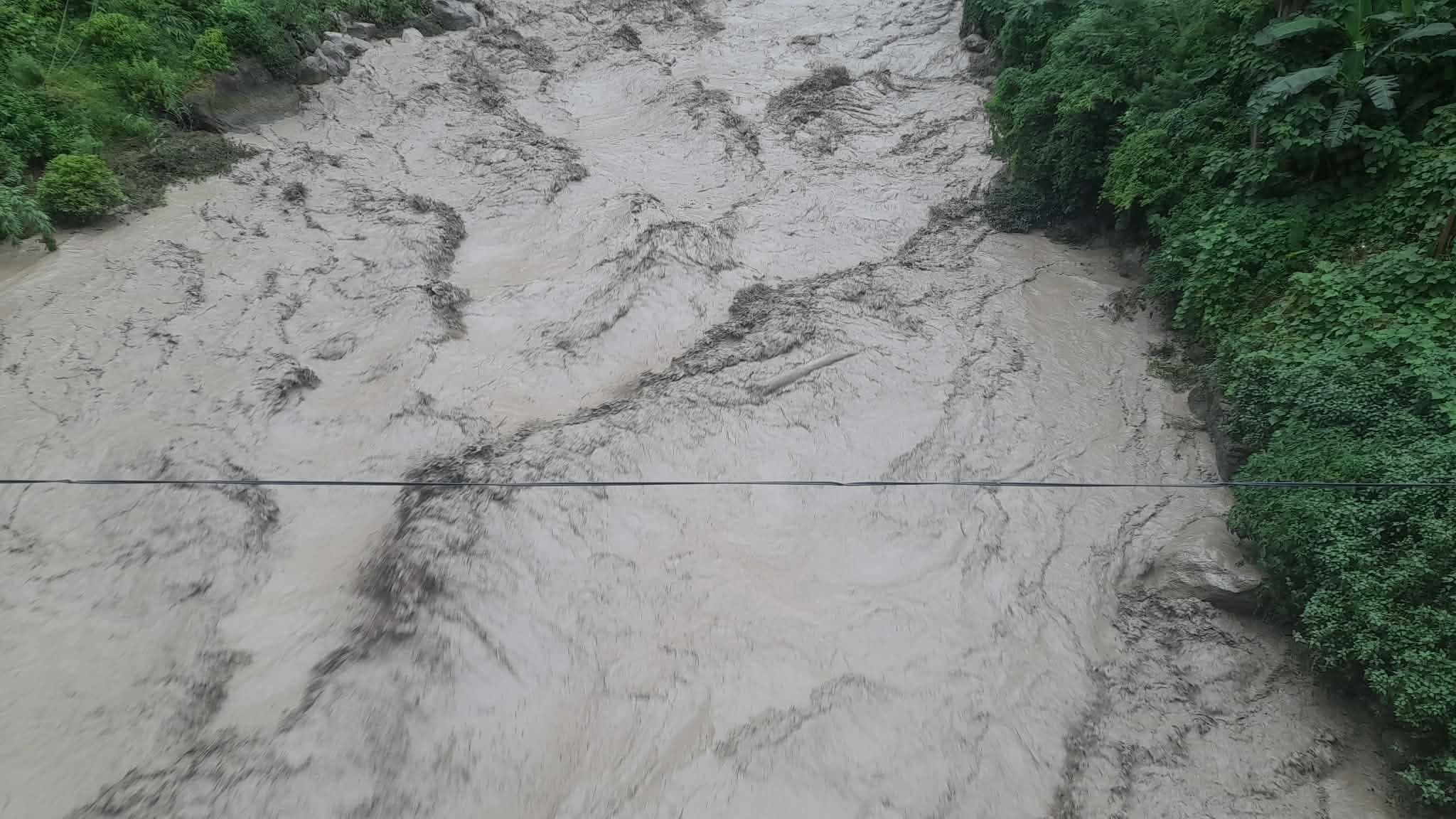 पहिरोले किम्रुङ खोला थुनियो, पर्वत र कास्कीमा अलर्ट जारी