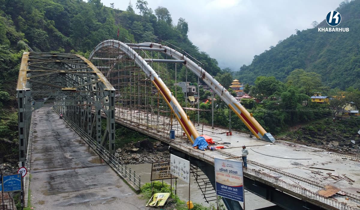 गाडी गुड्न यसरी तयार हुँदैछ, गण्डकी र लुम्बिनी जोड्ने राम्दीको ‘स्टिल ट्युब आर्क पुल’