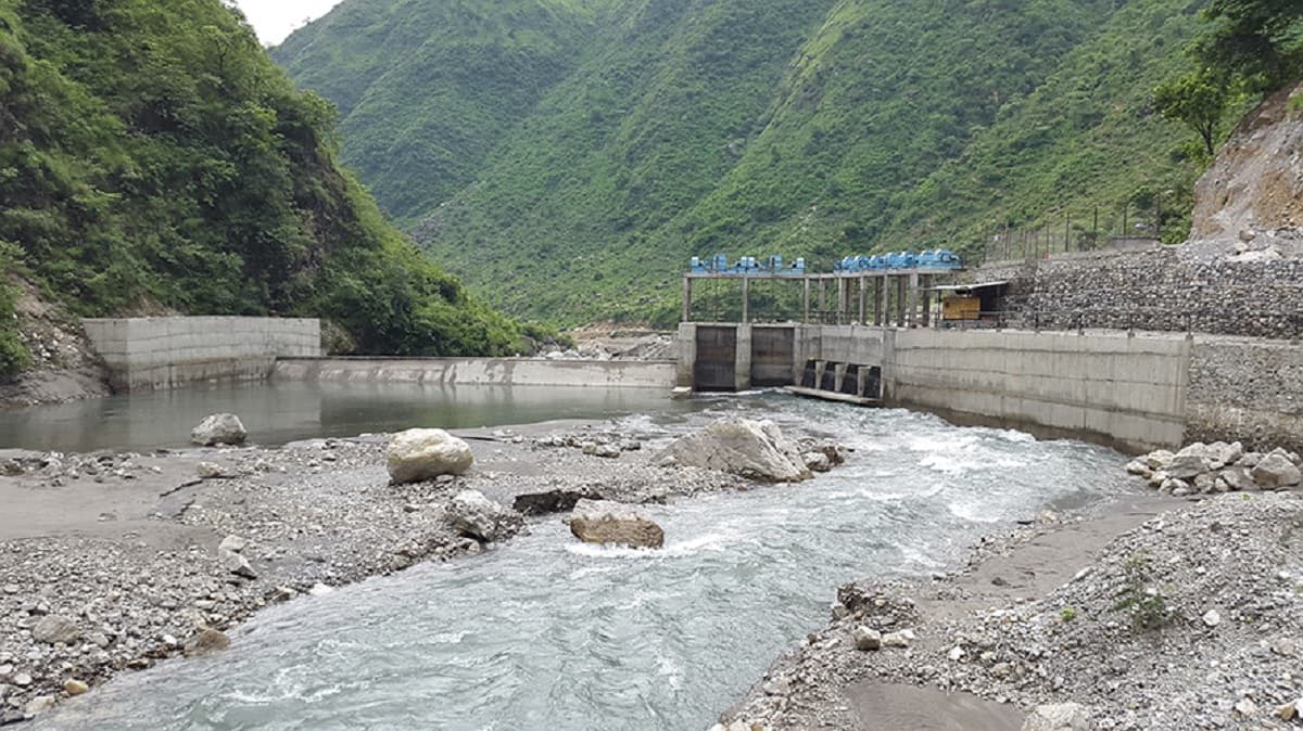 सातापछि बत्ती बाल्ने तयारीमा रहेको हाइड्रो बाढीले बगायो, ६० मजदुर र कर्मचारी सम्पर्कविहीन