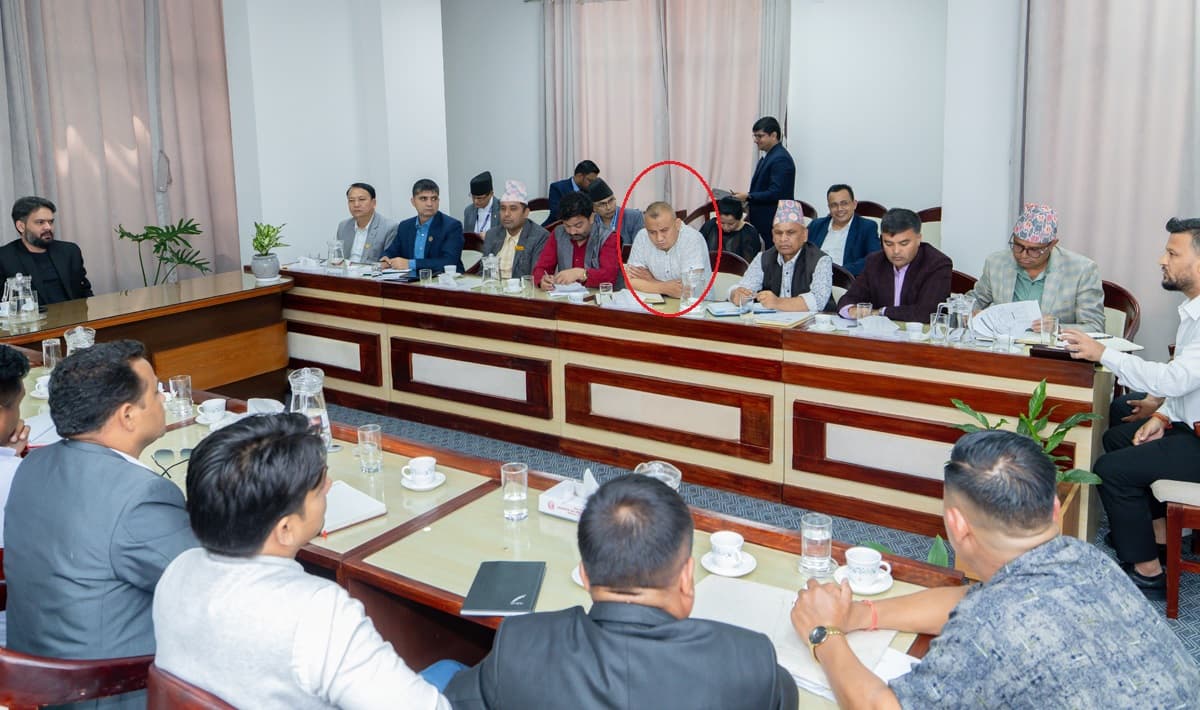 प्रधानमन्त्रीलाई भेटेलगत्तै सिंहदरबारबाटै पक्राउ परे नुवाकोटको किस्पाङ गाउँपालिका अध्यक्ष