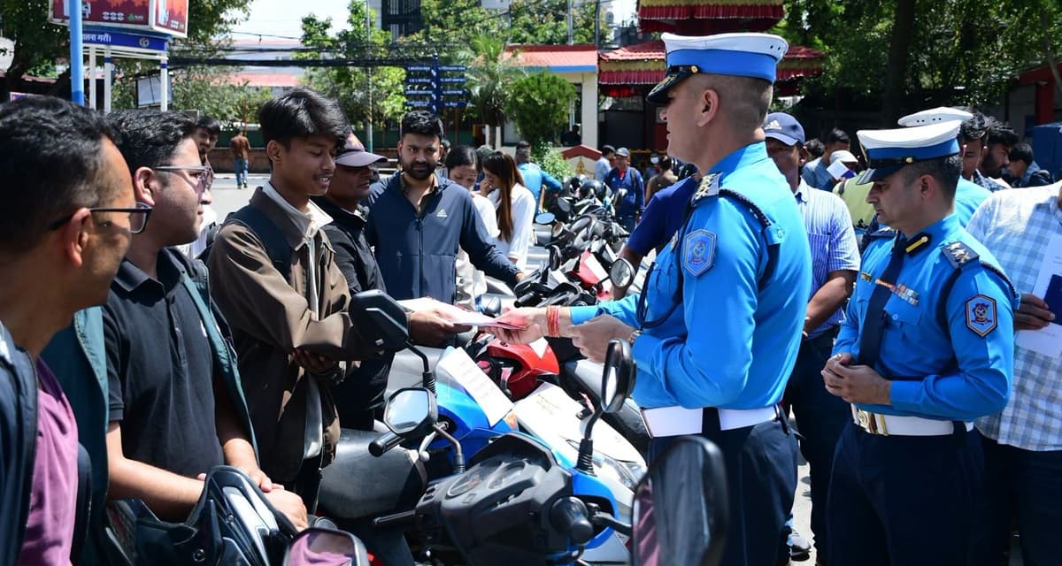 ट्राफिक प्रहरीले फेला पारेका ५० मोटरसाइकल तथा स्कुटर सम्बन्धित धनीलाई बुझायो