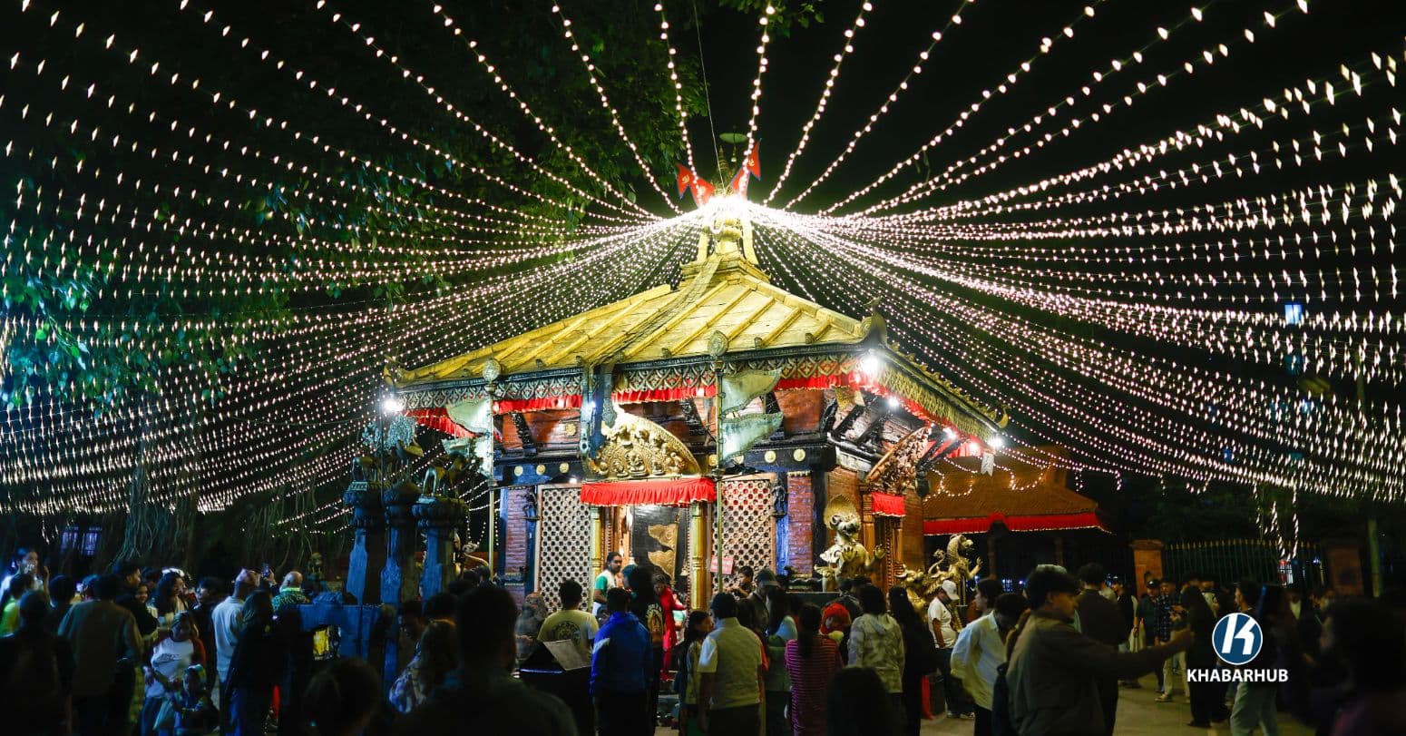 वडा दशैंको आगमनसँगै झिलिमिली बत्तीले सिँगारियो मैतीदेवी मन्दिर  (तस्बिरहरू)