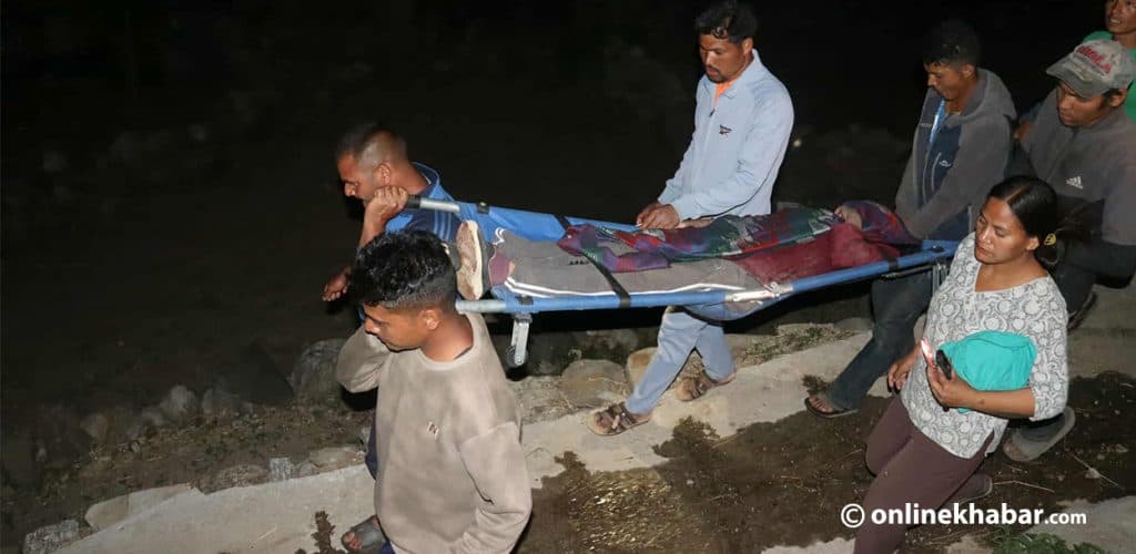 भिरको बाटोमा एक्लै सुत्केरी, तत्काल उद्धारले आमा-शिशुको जोगियो ज्यान