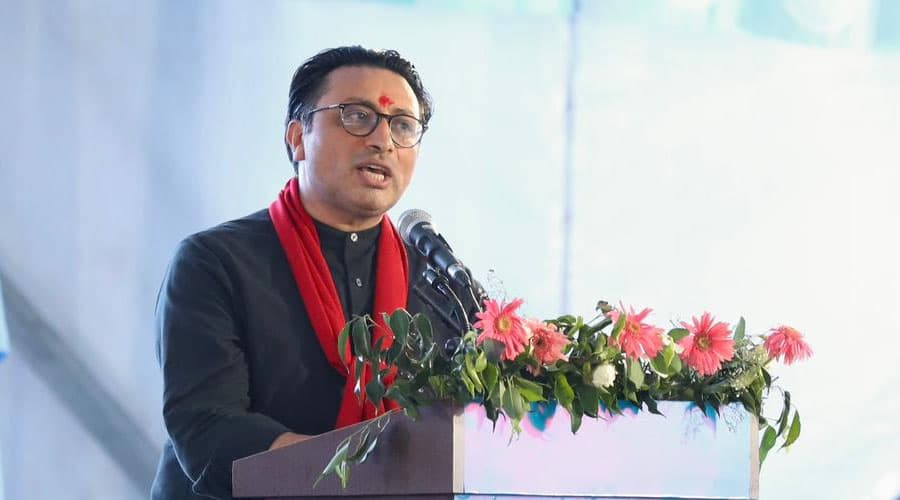 स्वर्णिमले दर्ता गराए केन्द्रीय सदस्यमा उम्मेदवारी
