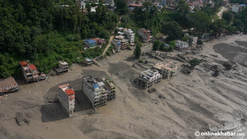 भाेटेकाेशी बाढी प्रभावितका लागि विराट ग्रुपकाे ७२ लाख सहयोग