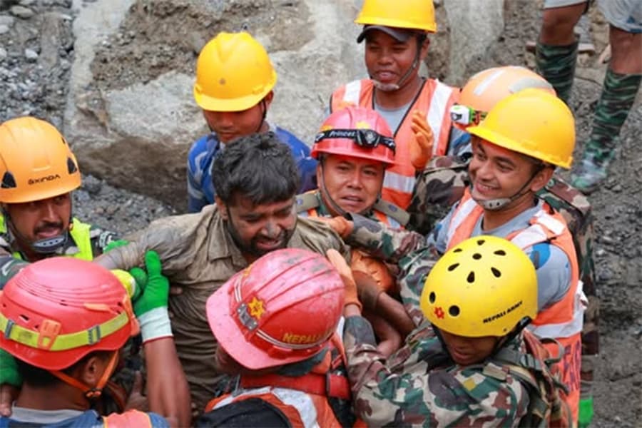 सुरुङबाट १० दिनपछि निकालिएका साहको स्वास्थ्य अवस्था सामान्य