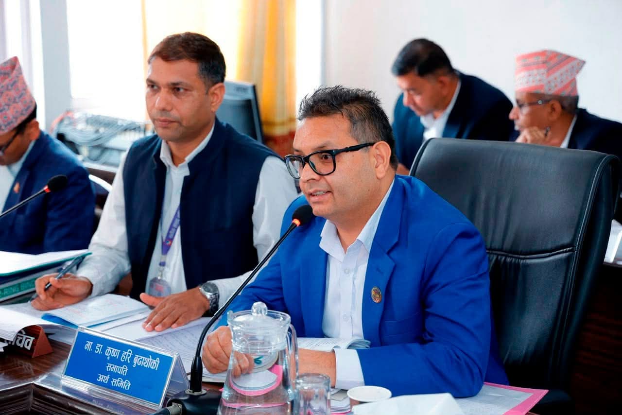 वाणिज्य बैंकका सिइओलाई गभर्नर बन्ने बाटो खुला, सेयर सीमामा कडाइ