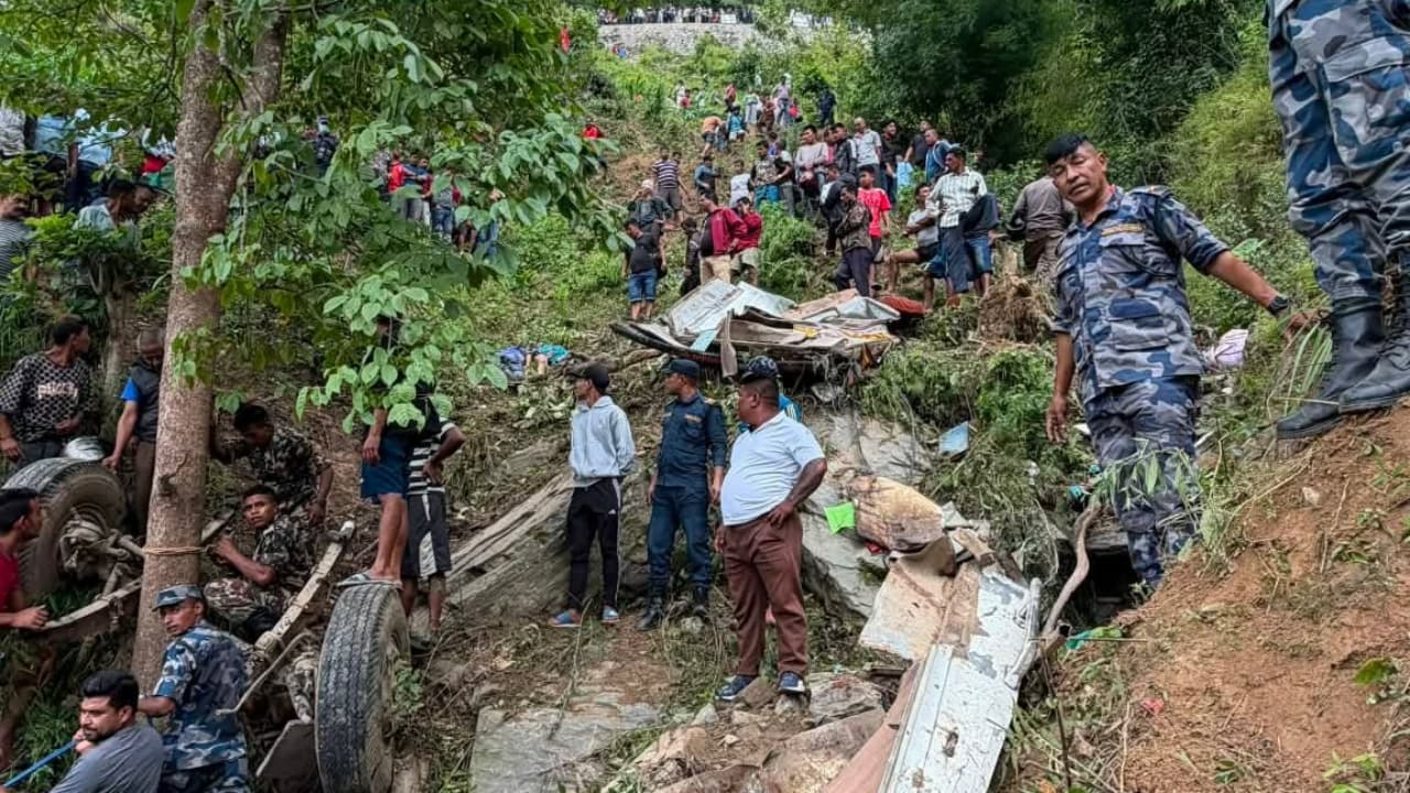 काभ्रेमा भएको बस दुर्घटनाको छानबिन गर्न समिति गठन