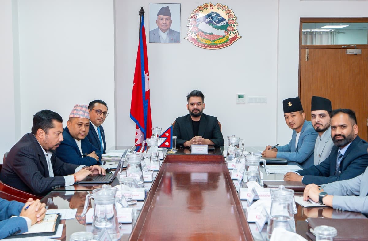 मन्त्रिपरिषद बैठक बस्दै