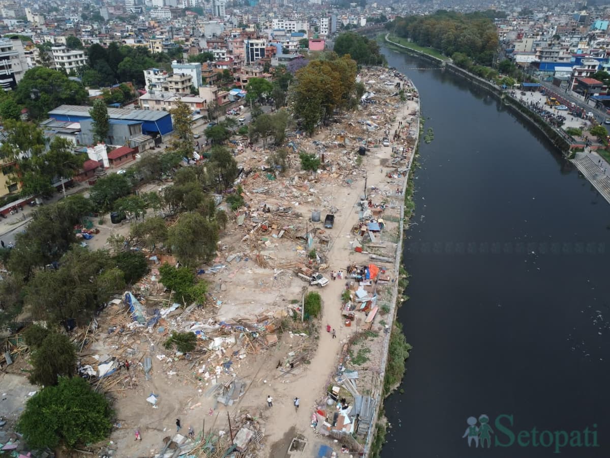 बस्ती हटाएपछि यस्तो देखियो थापाथलीको सुकुम्बासी क्षेत्र, हेर्नुस् ड्रोनभ्यूमा