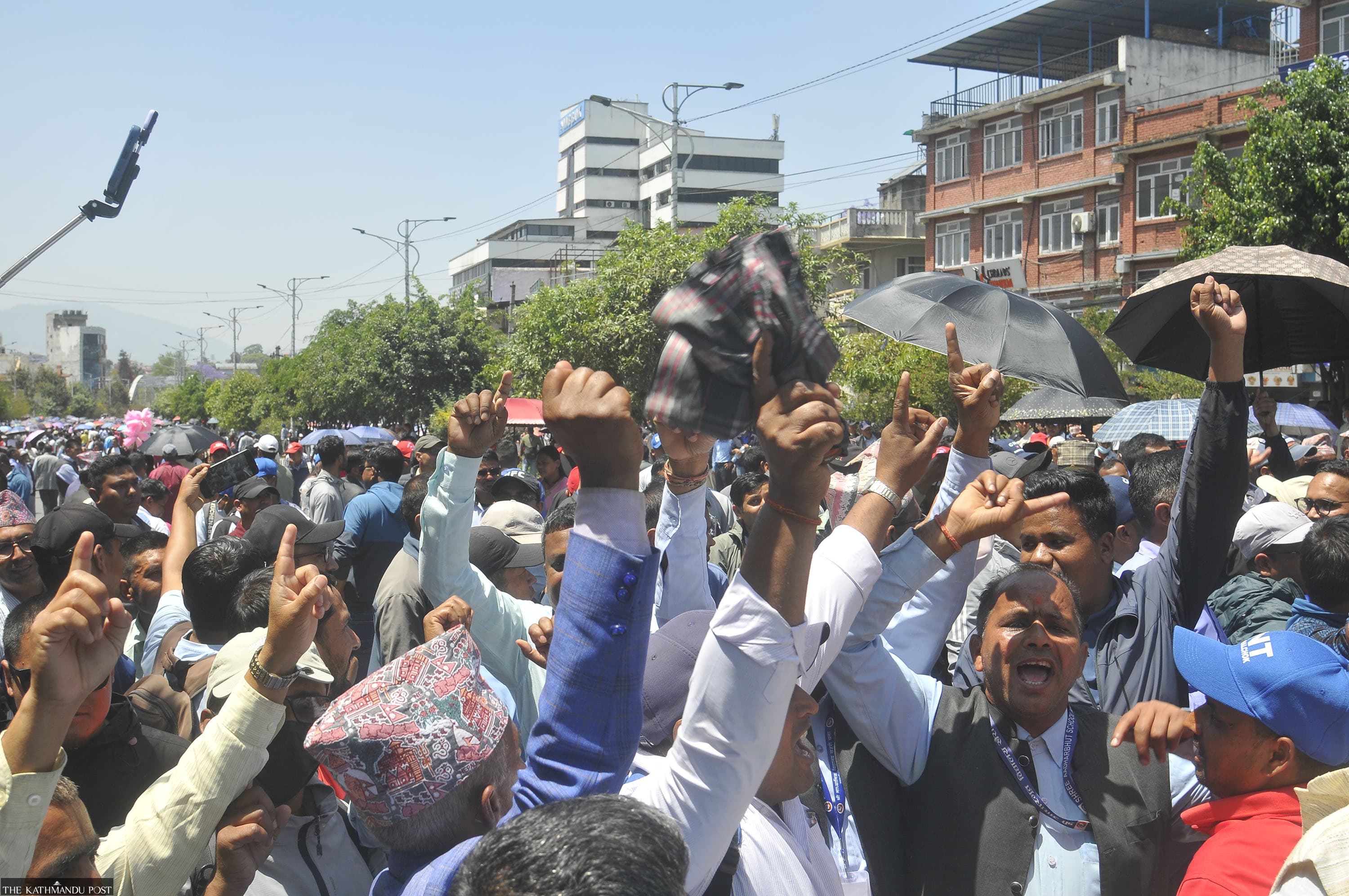 Protesting teachers sit for talks but refuse to budge