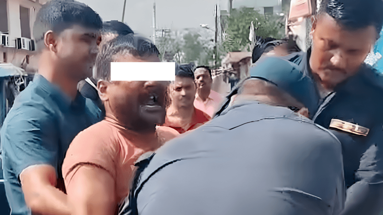 प्रहरीले चामल नियन्त्रणमा लिएपछि व्यापारीले छर्किए शरीरमा म’ट्टितेल