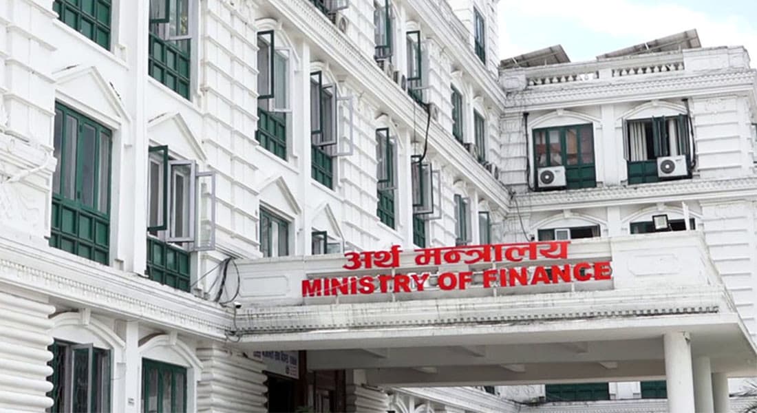 विशिष्ट पदाधिकारी तथा कर्मचारीको इन्धन सुविधा कटौती