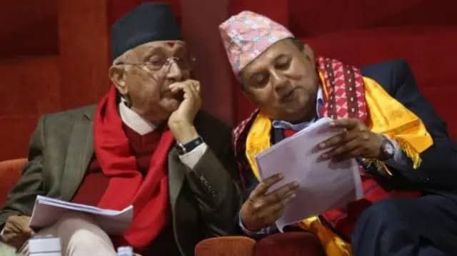 एमालेमा चुलियो आन्तरिक द्वन्द्व: ओली र पोखरेलबीच प्रतिवेदन सीधै केन्द्रीय समितिमा लैजाने विषयमा तीव्र मतभेद