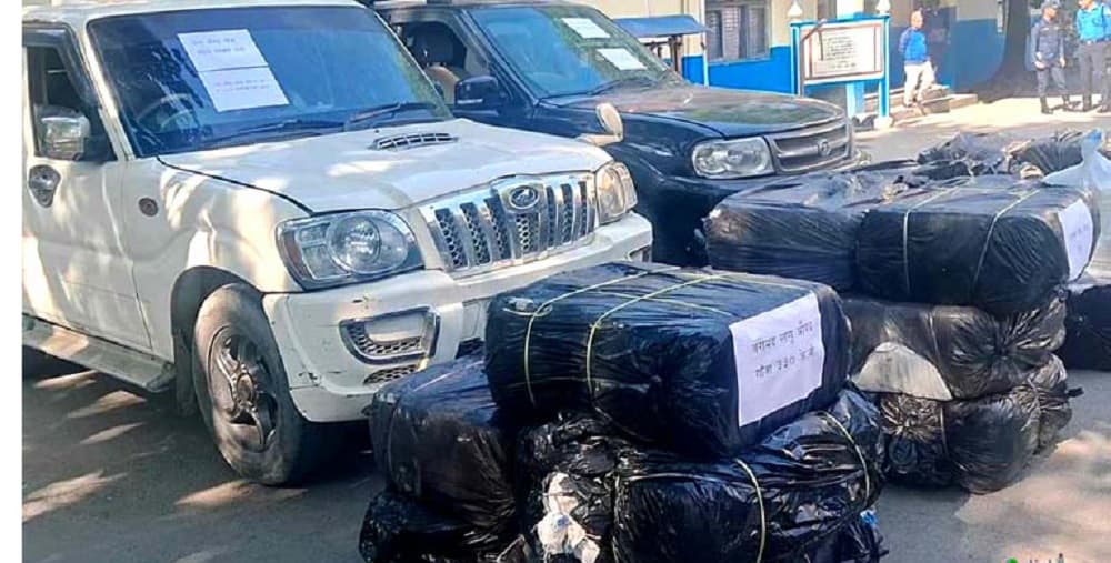 धनुषाका विभिन्न स्थानबाट १४ लाखको अवैध सामान बरामद