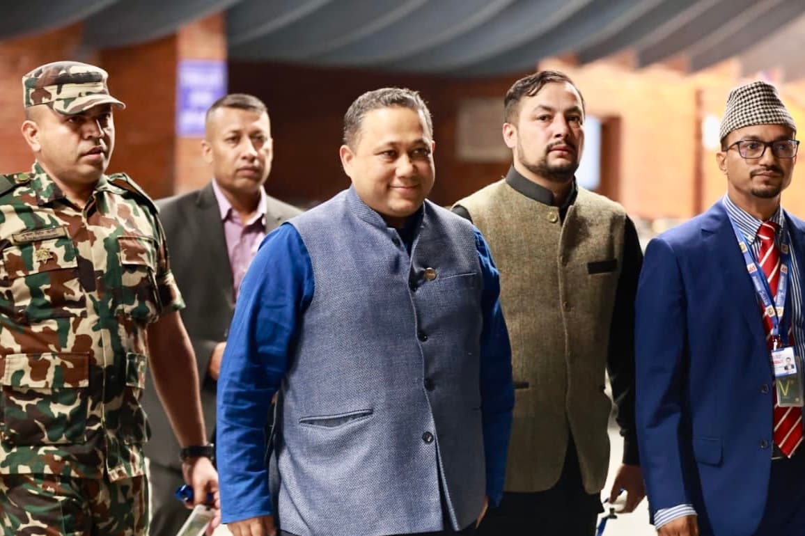 चीन भ्रमण सकेर परराष्ट्रमन्त्री खनाल स्वदेश फिर्ता
