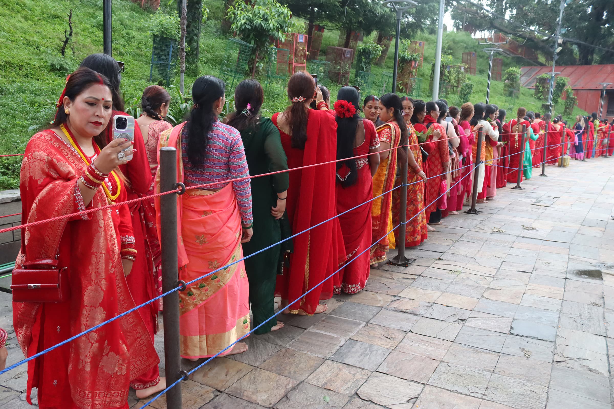 हरितालिका : पशुपति क्षेत्रमा बिहानैदेखि व्रतालुको लाम