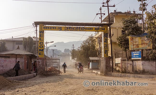 सर्वोच्चको फैसला सरकारबाटै अवज्ञा, थप २१ उद्योगको लाइन काटियो